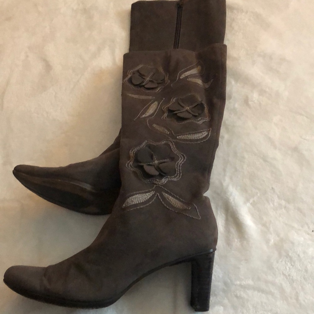Sesto Meucci grayish suede boots